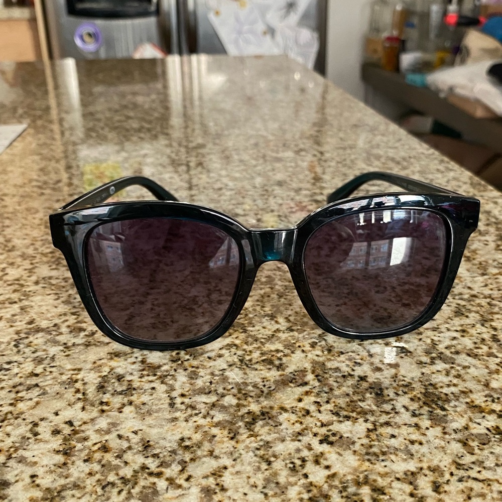 stylish oversized sunglasses🕶️